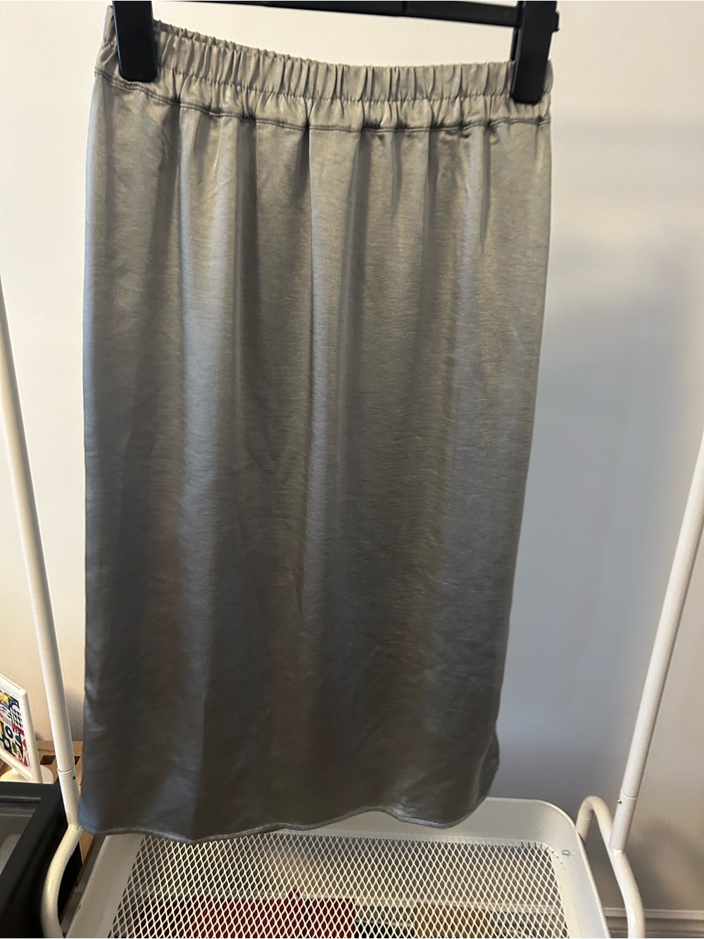 Gap satin saw green slip skirt-size small.